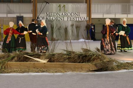 11. MEDNARODNI FOLKLORNI FESTIVAL RAKEK 50 FOTO LJUBO VUKELIČ